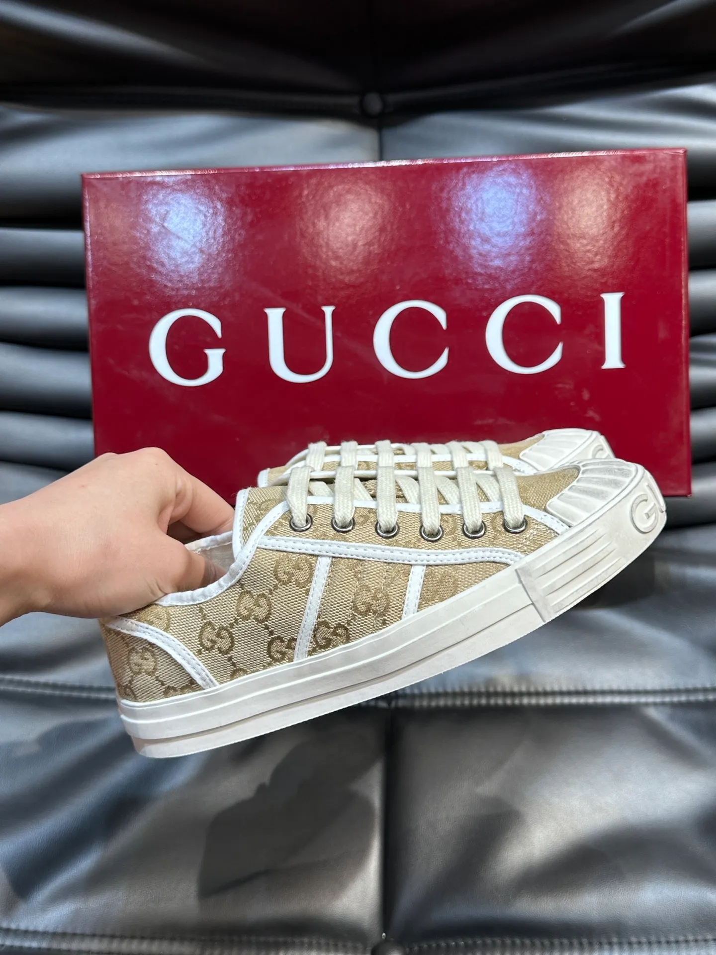 Men's shoes 💰p360 "GUUC*" Couple model 👫GG printed canvas sneakers, this sneaker is from the Gucci Lido series, and its design is inspired by the summer style and beach clubs of the Italian coast. The early autumn series reinterprets the brand's classic design elements and exquisite patterns from a modern perspective. These low-top sneakers are crafted from the brand's original fabric, the classic GG printed canvas, with a slightly distressed effect around the rubber sole. The GG pattern and logo are cleverly integrated into the sole, and the toe is embellished with an embossed Gucci logo. The towel insoles are decorated with brand logo leather labels, are light, comfortable and breathable for the feet, and come with a full set of original packaging! Size: Female 35-40 Male 38-45 (46 customized)